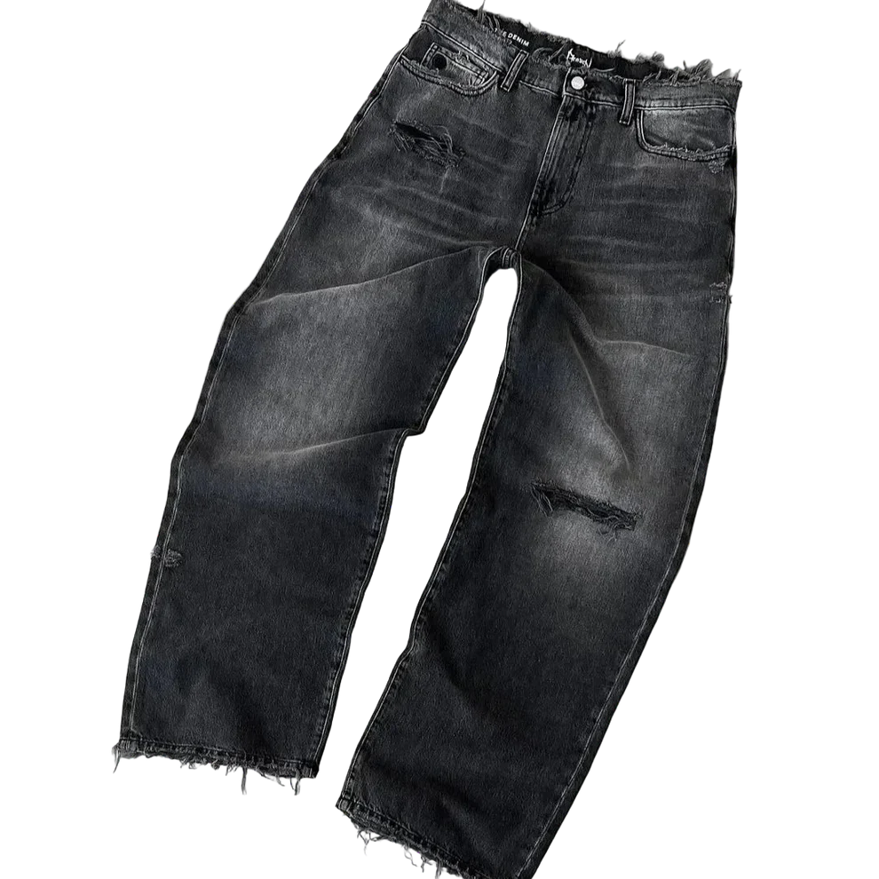 DISTRESSED JEANS®
